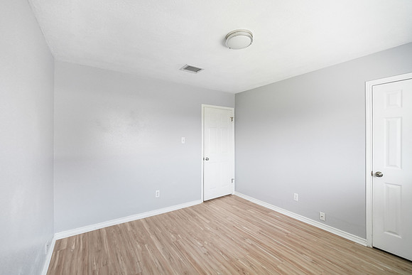 14422 Roundstone Ln-18