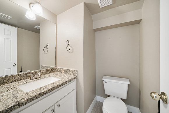5515 Strack Rd apt 121-8