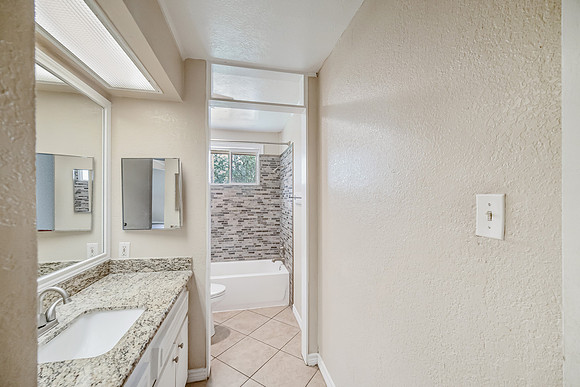 23102 Lestergate Dr-18