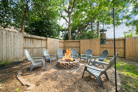 8915 Village Hill Green-29