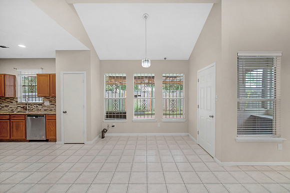 13535 San Martin Ln x curtains-6