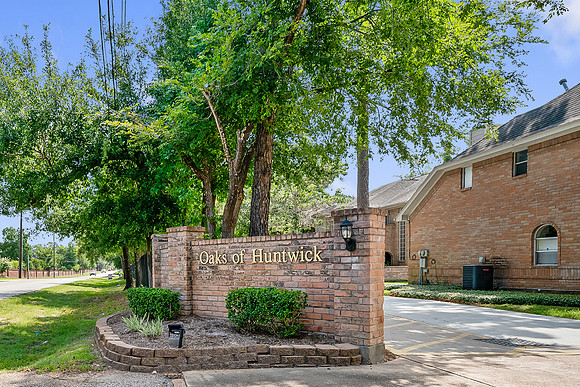 5515 Strack Rd apt 121-1