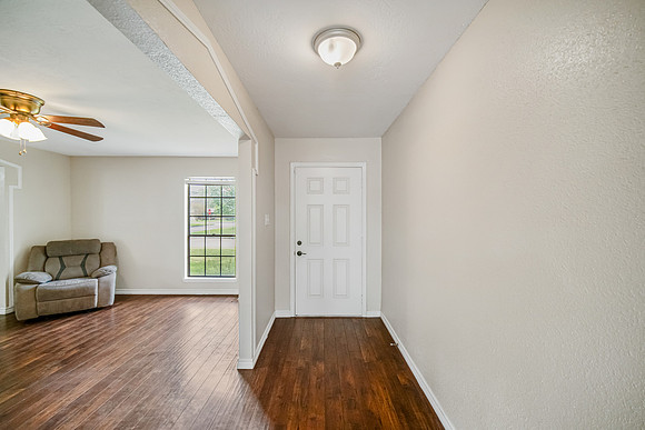 23102 Lestergate Dr-5