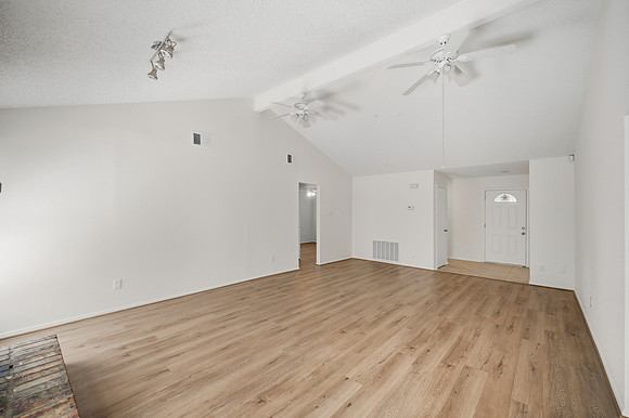17819 Fieldglen-20
