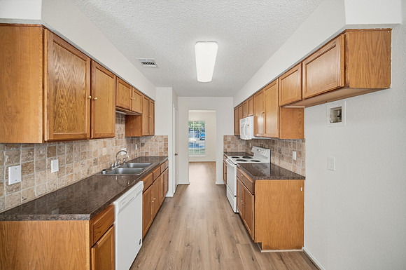 17819 Fieldglen-21