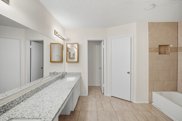 17819 Fieldglen-30
