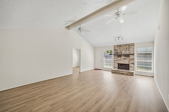 17819 Fieldglen-18