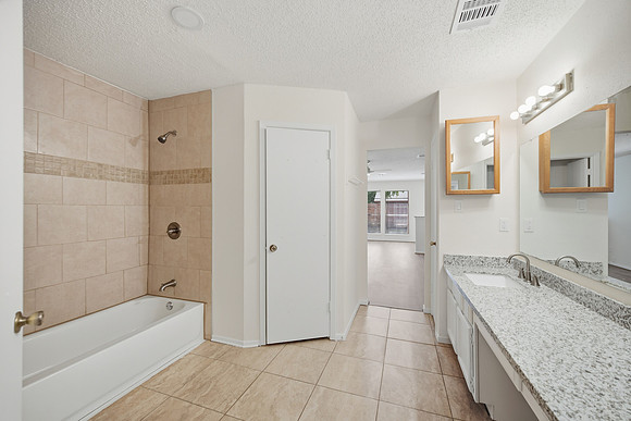 17819 Fieldglen-31