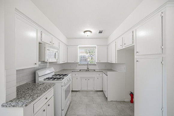 9524 Truscon Dr-10
