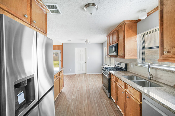 14422 Roundstone Ln-8