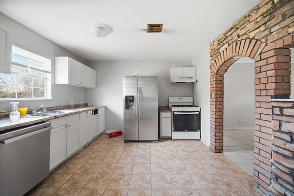 8654 Sonneville Dr-12
