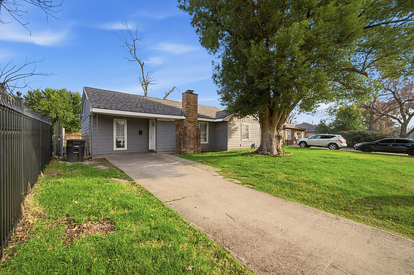 8654 Sonneville Dr-2