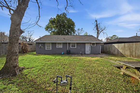 8654 Sonneville Dr-19
