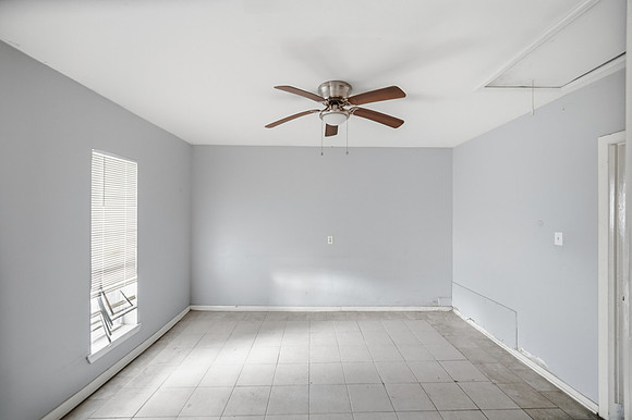 8654 Sonneville Dr-7