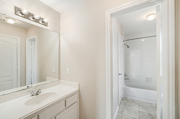 13910 Greenwood Manor Drive-27