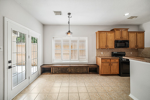 15243 Henderson Point Dr-14