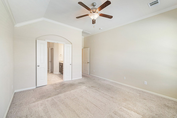 16602HighlandCountryDr-24