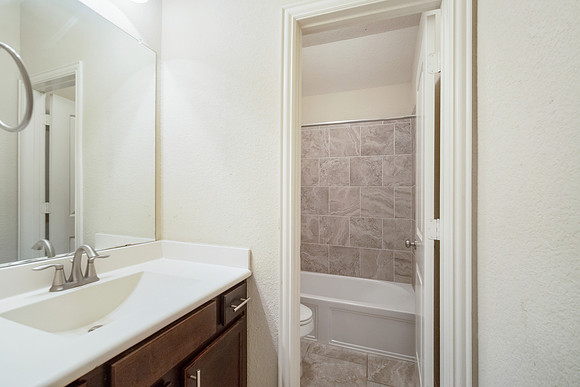 16602HighlandCountryDr-8