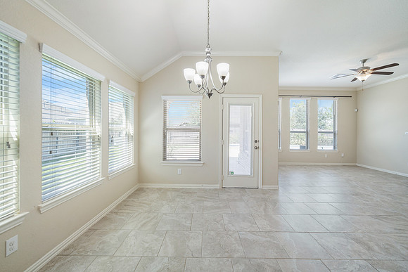 16602HighlandCountryDr-18