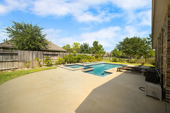 16602HighlandCountryDr-32
