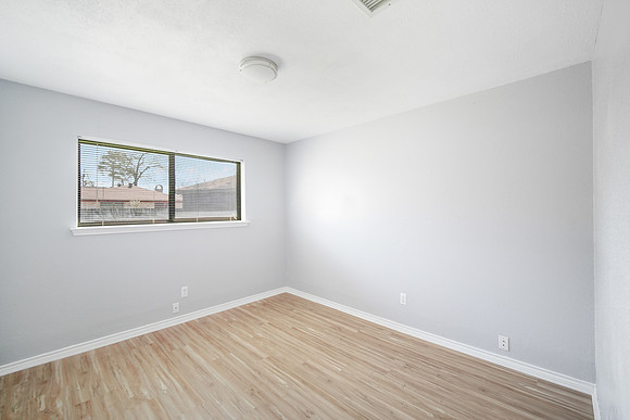 14422 Roundstone Ln-17