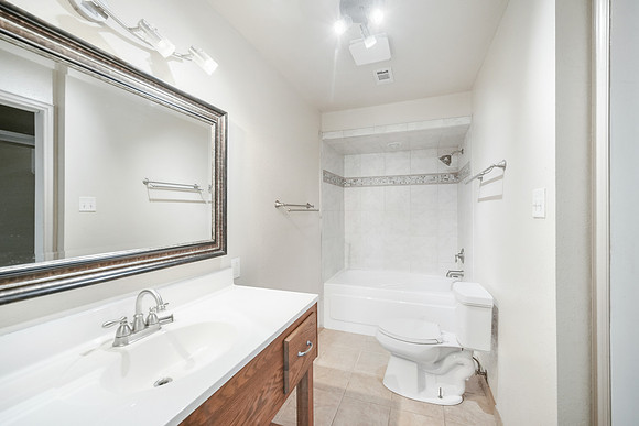 14422 Roundstone Ln-24