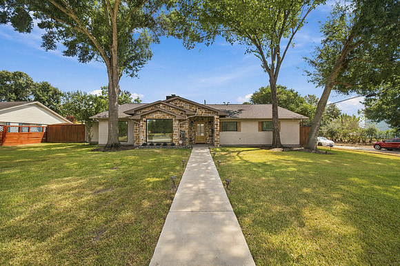 10823 Chimney Rock Rd-1