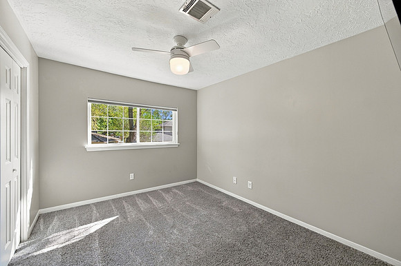 3222 Knoll Manor19