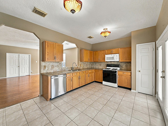 20911 Willow Shadows32