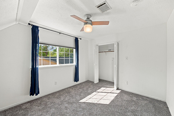 3222 Knoll Manor25