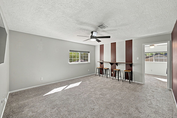 3222 Knoll Manor22