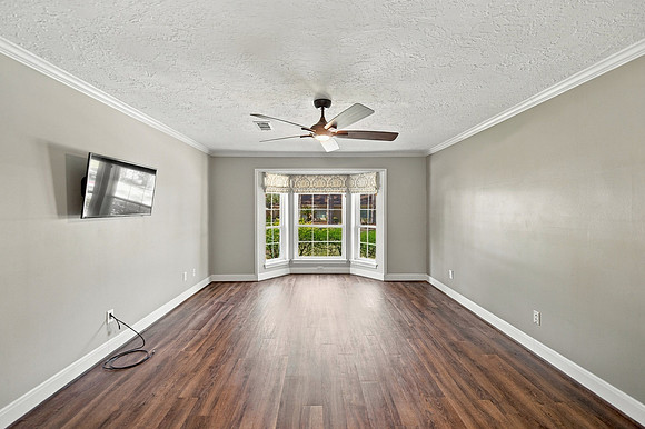 3222 Knoll Manor15