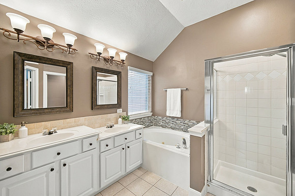 14623706 indian Hills