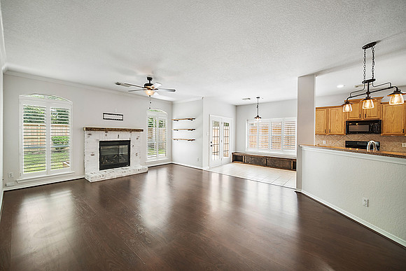 15243 Henderson Point Dr-11