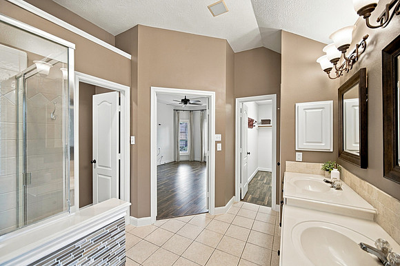 15123706 indian Hills