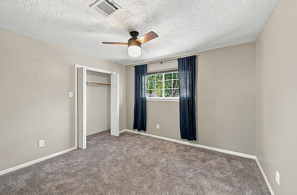 3222 Knoll Manor26