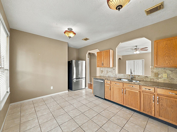 20911 Willow Shadows34
