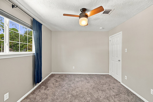 3222 Knoll Manor27