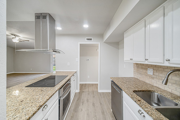17403 Wild Willow Ln-15