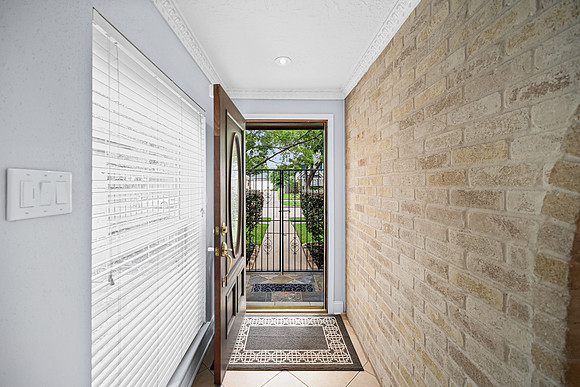 8814 Tavistock-7