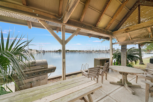 452MarinersDr-43