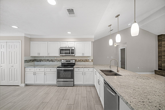10306 Pear Oak Dr-13