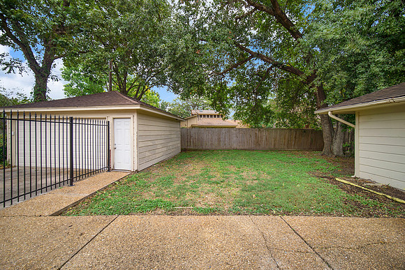 6302 Ash Oak-26