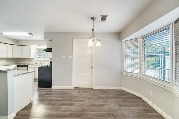 6302 Ash Oak-12