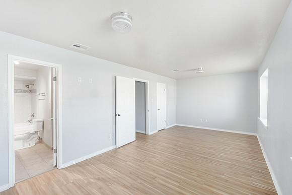 14422 Roundstone Ln-23