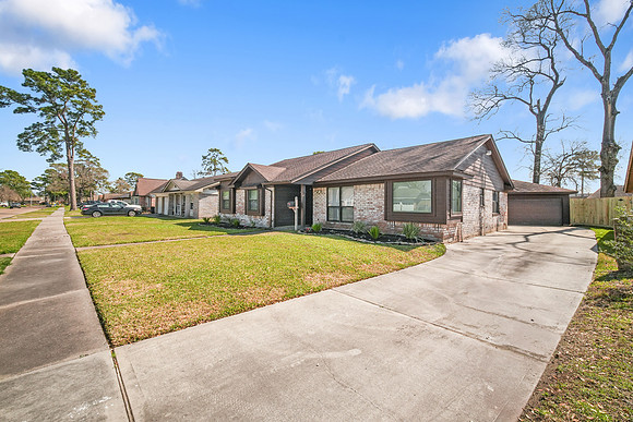 14422 Roundstone Ln-3