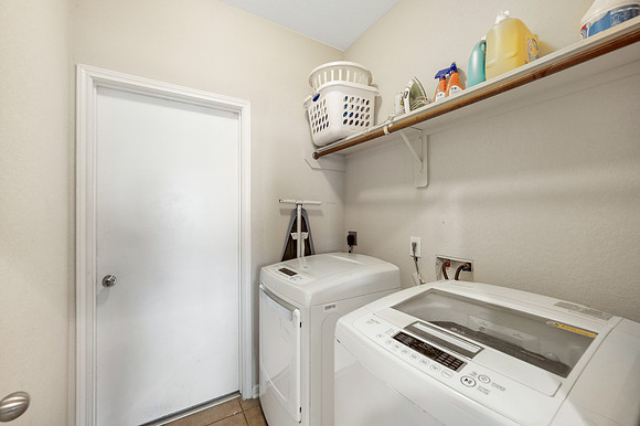 8110 Gray Jay Dr-19