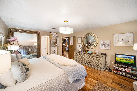 5802 Green Springs dr-25