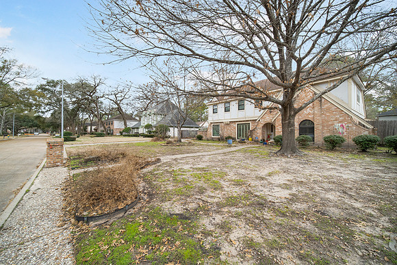 5802 Green Springs dr-4