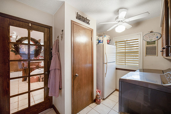 5802 Green Springs dr-37